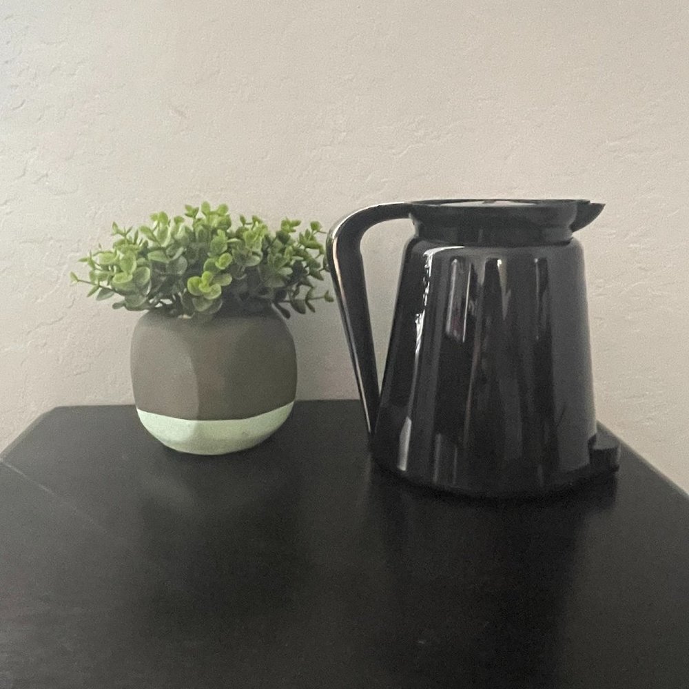 *SOLD* Keurig Black Double Walled Plastic Pot K-Carafe